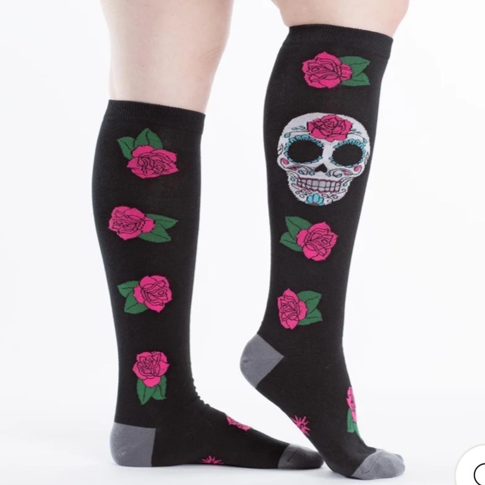 NWT Sugar Skull Knee High Socks - Black with Pink Roses